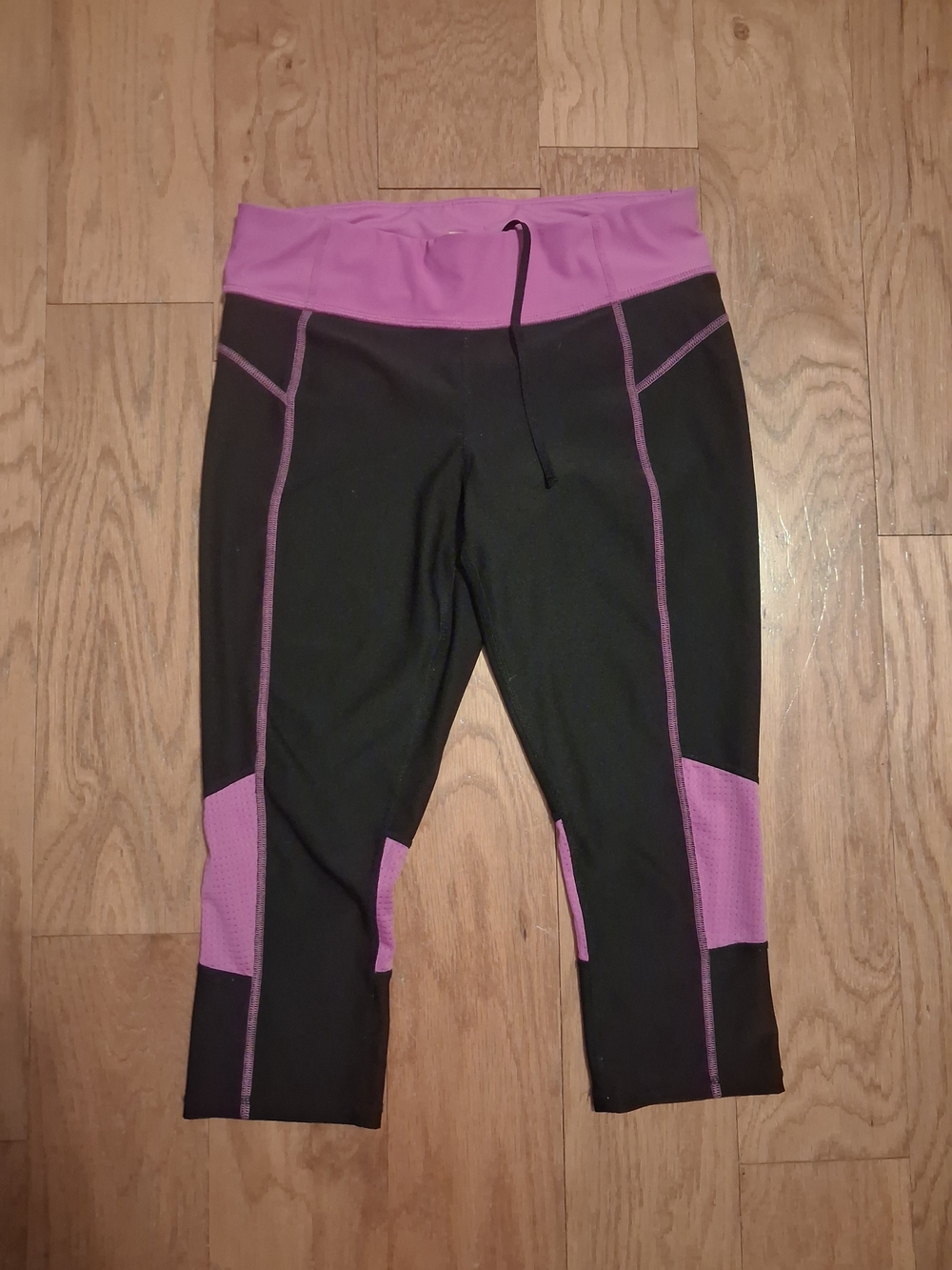 Xersion Black and Purple Mid-Rise Crop Leggings